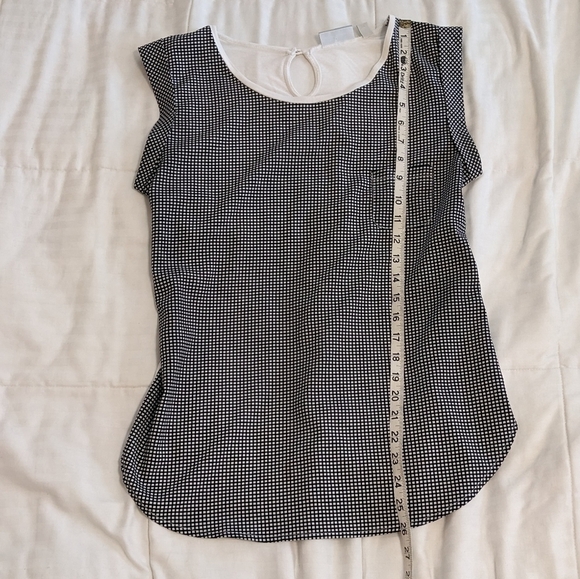 NEW York & Company geometric print lightweight top size extra small - Picture 7 of 9